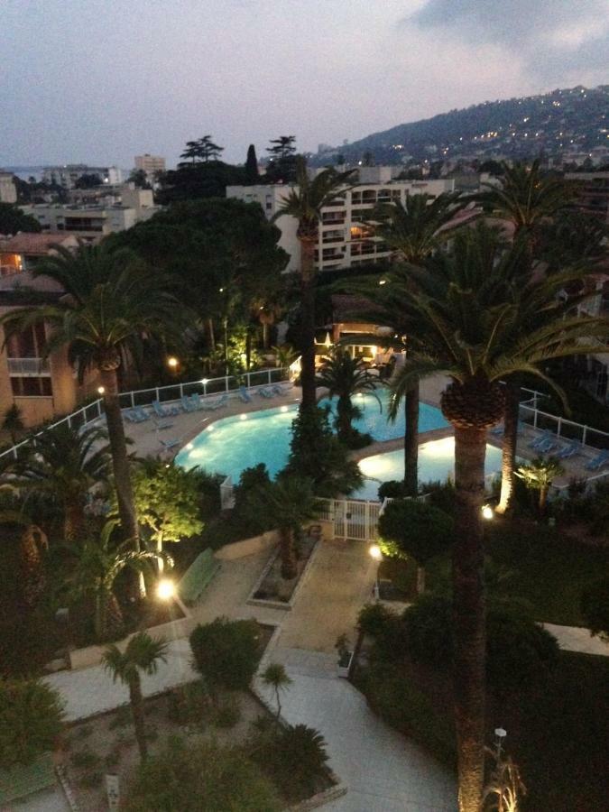 Appartement T2 De Standing Au Pied Des Plages ゴルフ・ジュアン エクステリア 写真